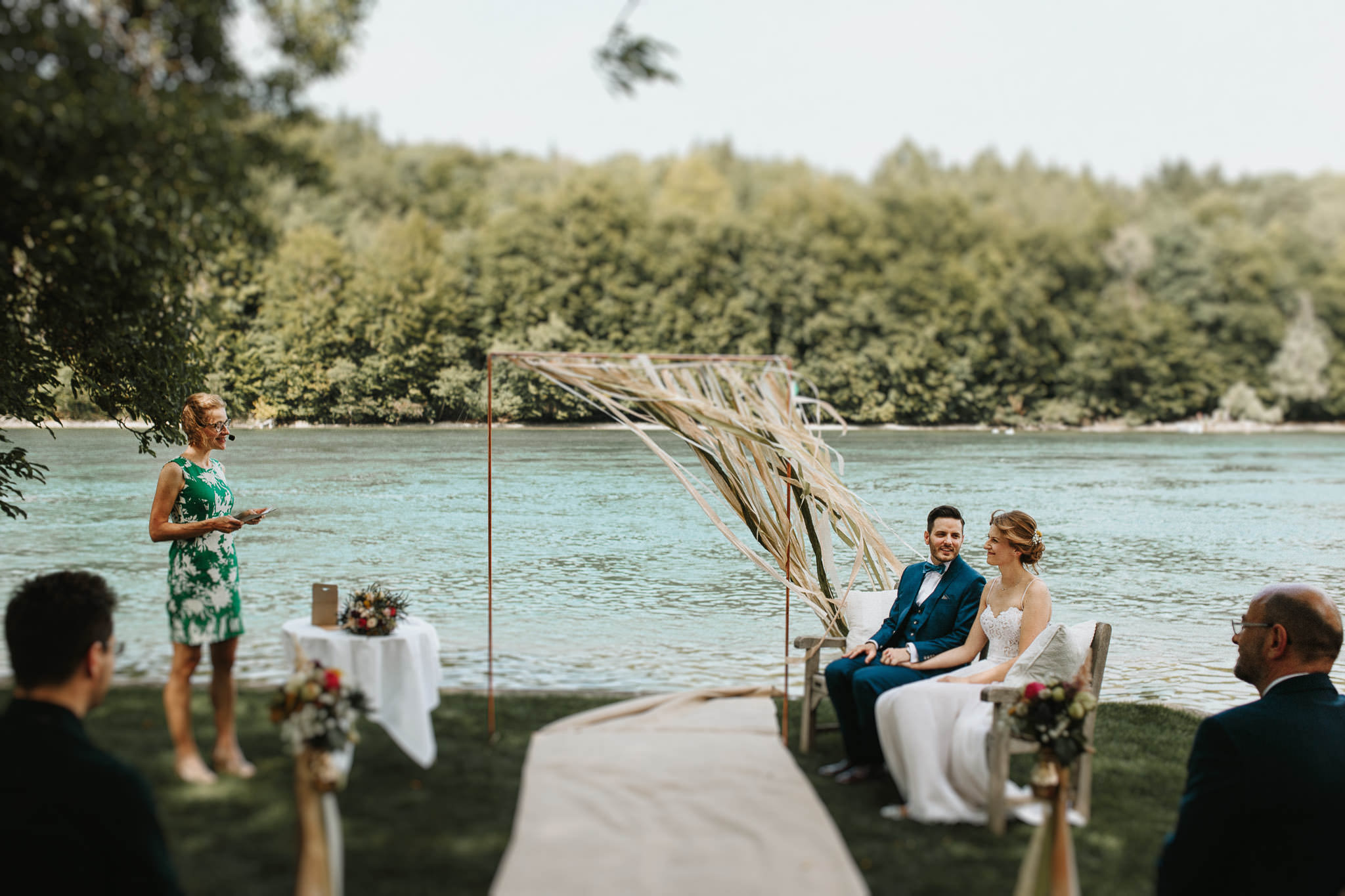 Sommerliche Boho Hochzeit im Gasthof Schupfen in Diessenhofen am Rhein in der Schweiz